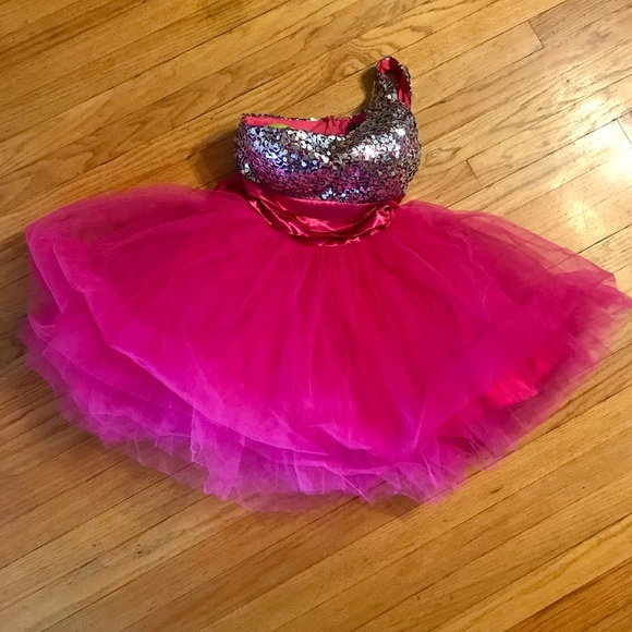 Beautiful One Shoulder Party Dress - Picture 9 of 11